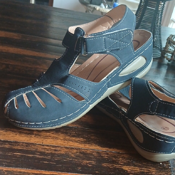 Elegant Navy Women's Sandals - Picture 1 of 8